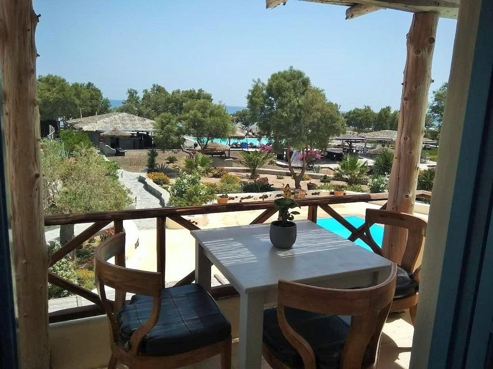 Black Rose Beach Suites Периса Екстериор снимка