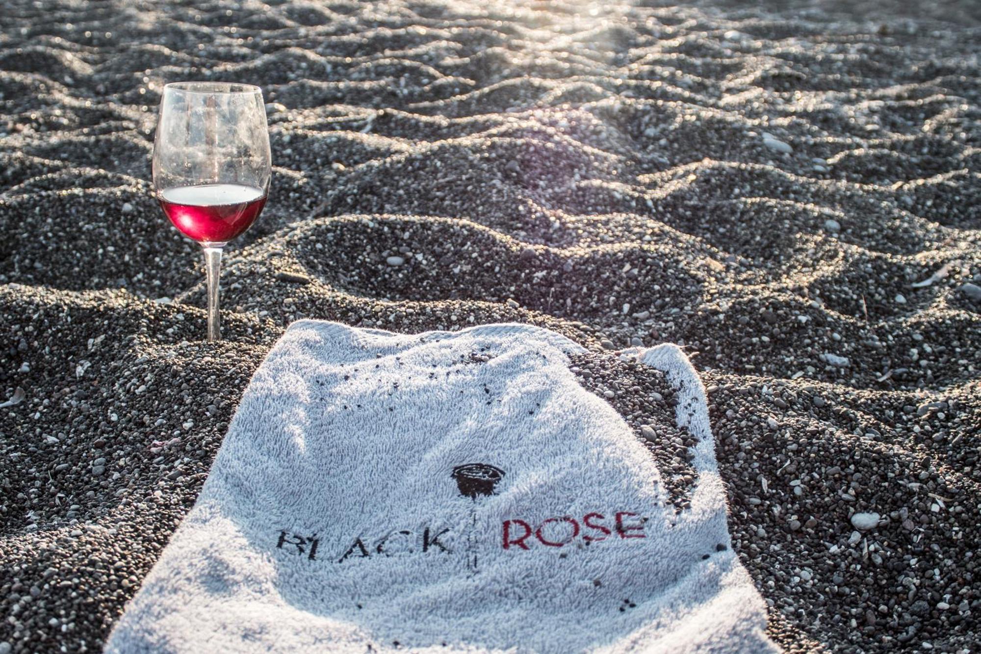 Black Rose Beach Suites Периса Екстериор снимка